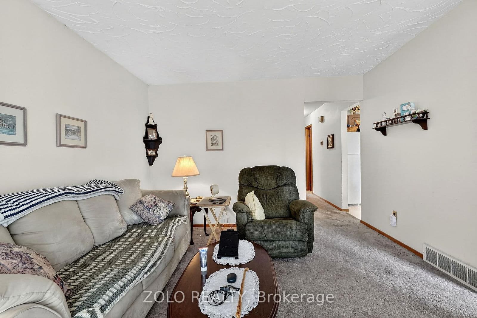 Detached at 6133 Strohan Street, Niagara Falls, ON - Photo 7 - RE/MAX Garden City Realty