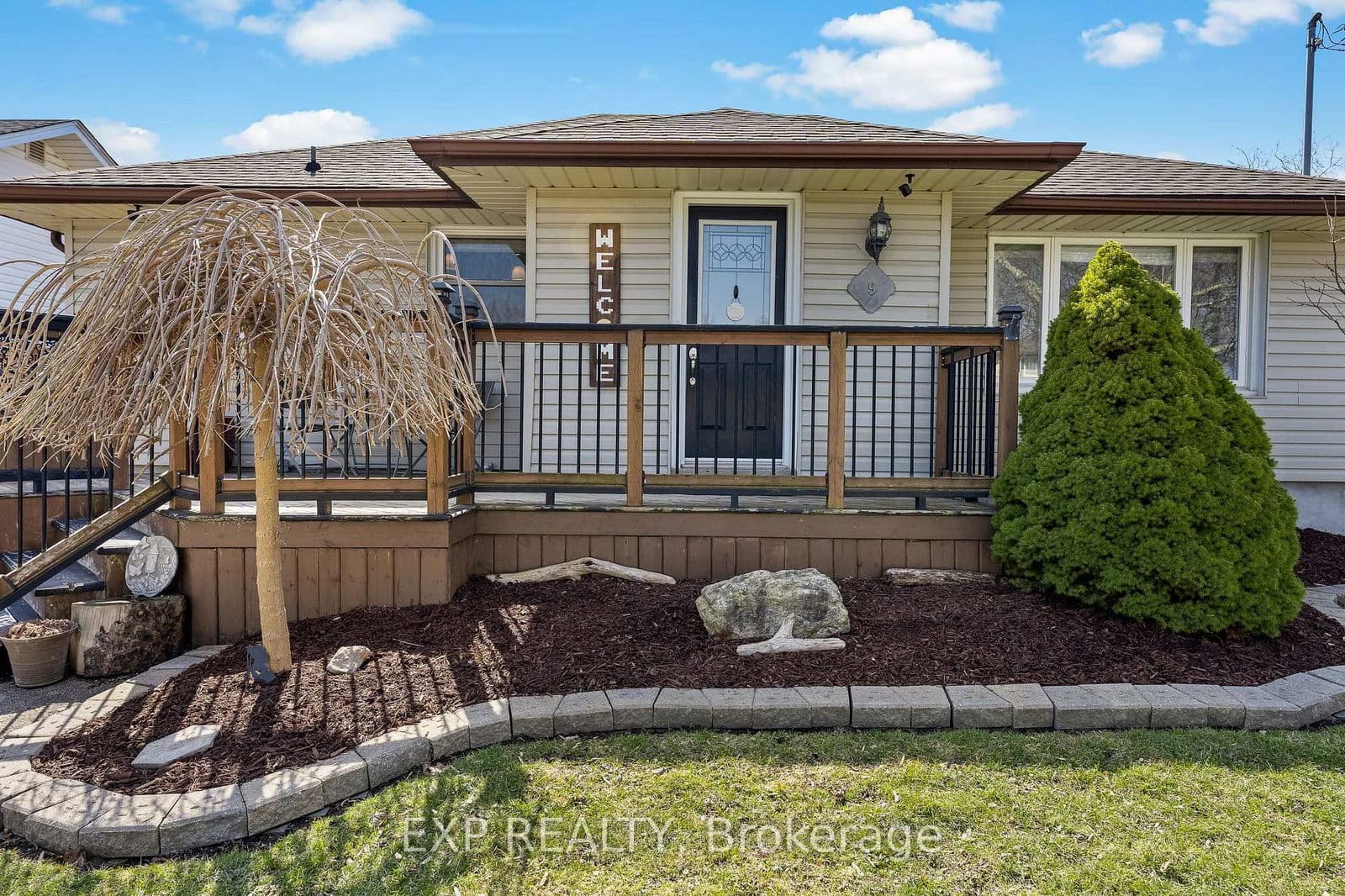 Detached at 9 Parkdale Drive, Thorold, ON - Photo 4 - RE/MAX Garden City Realty