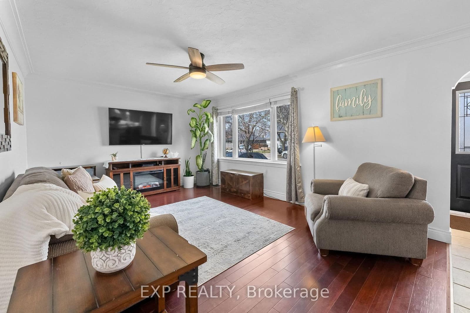 Detached at 9 Parkdale Drive, Thorold, ON - Photo 7 - RE/MAX Garden City Realty