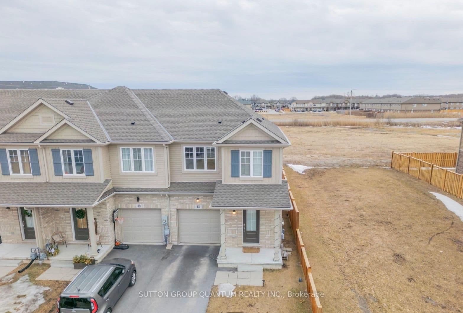 Att/Row/Townhouse at 45 Sycamore Street, Welland, ON - Photo 2 - RE/MAX Garden City Realty