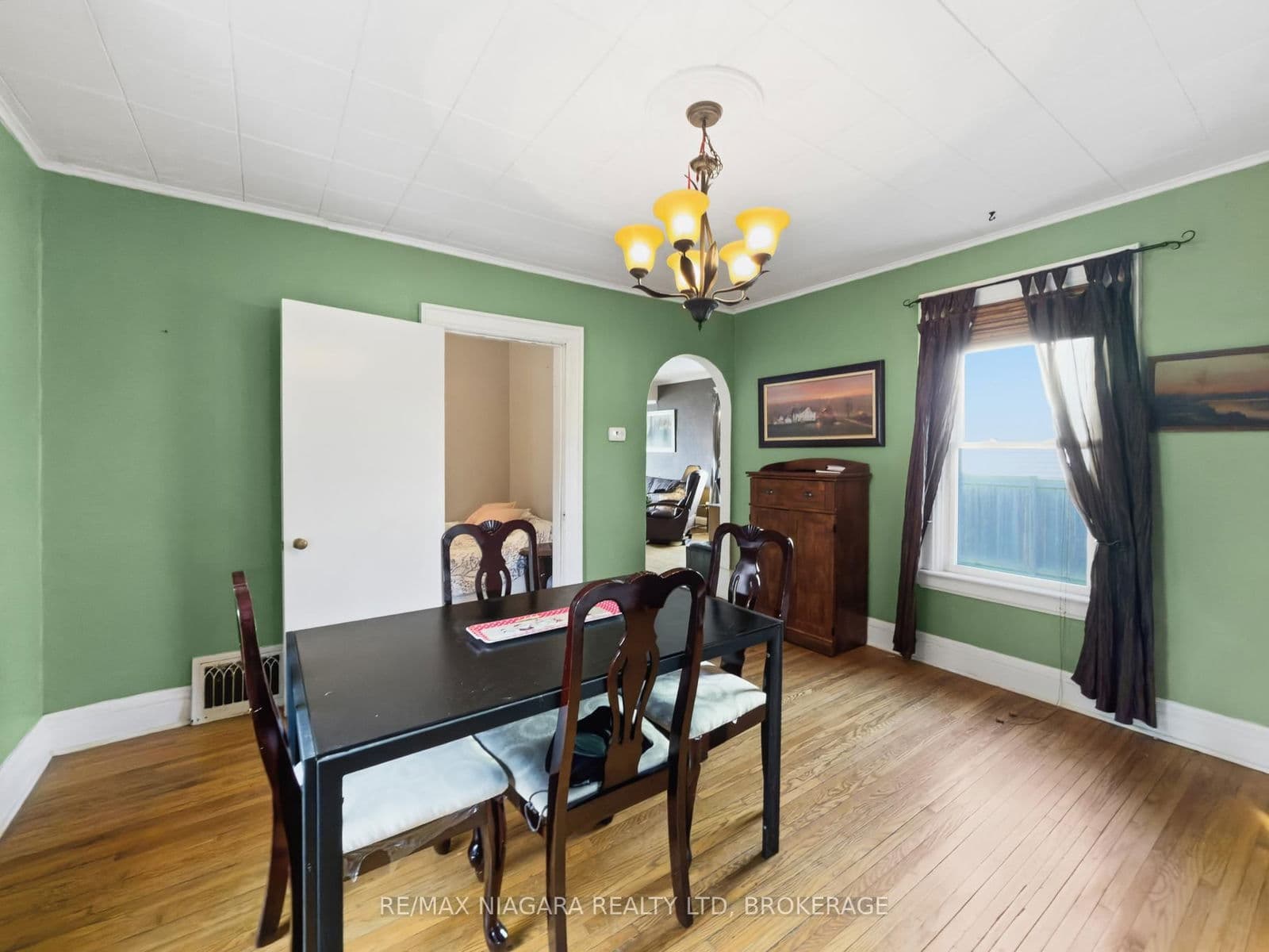 Detached at 268 Emerick Avenue, Fort Erie, ON - Photo 10 - RE/MAX Garden City Realty