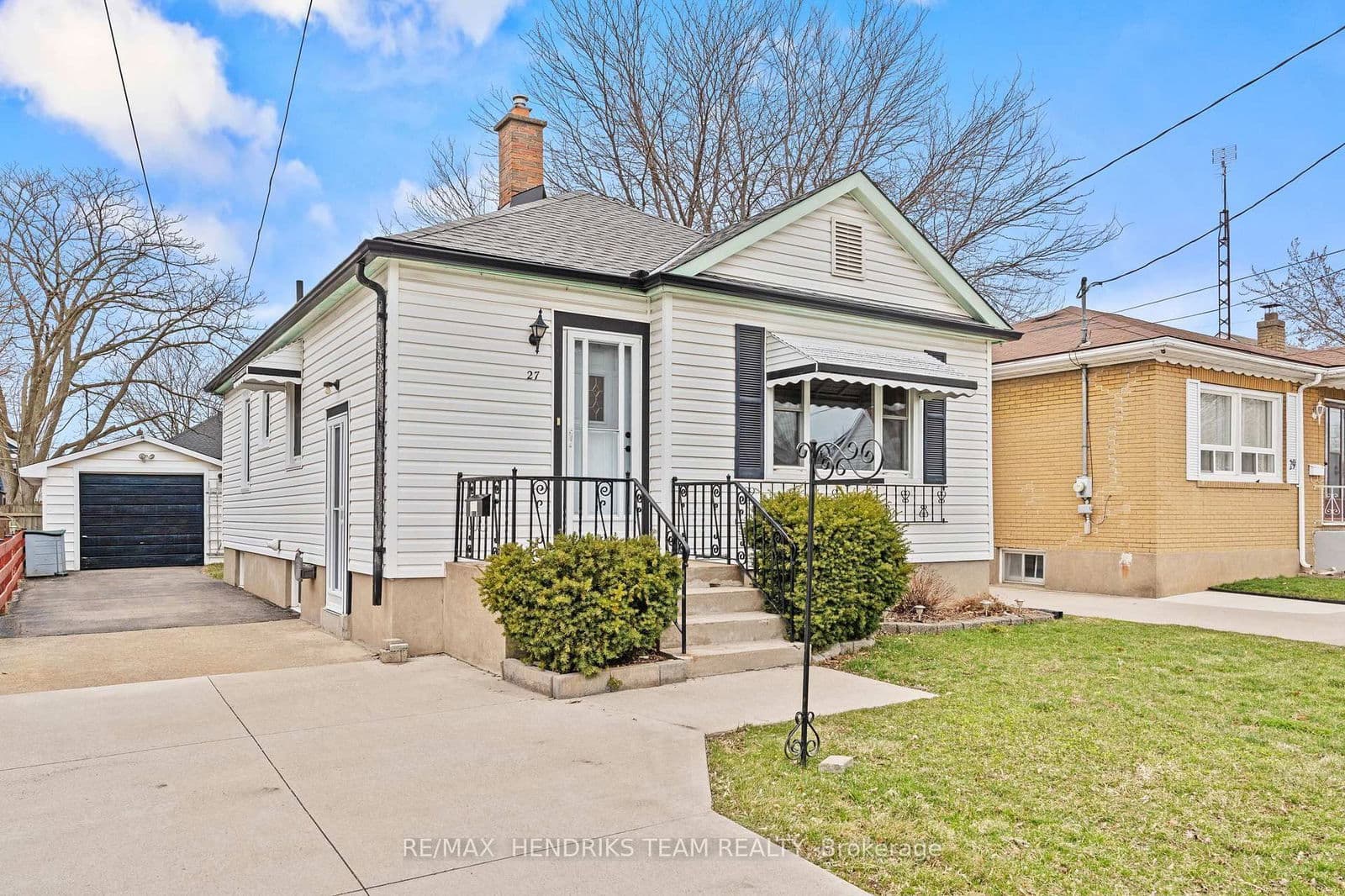 Detached at 27 Lorne Street, St. Catharines, ON - Photo 1 - RE/MAX Garden City Realty