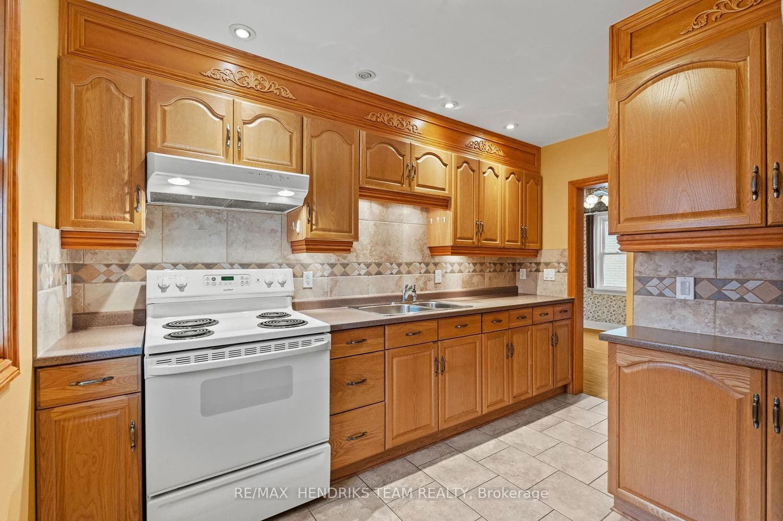 Detached at 27 Lorne Street, St. Catharines, ON - Photo 10 - RE/MAX Garden City Realty