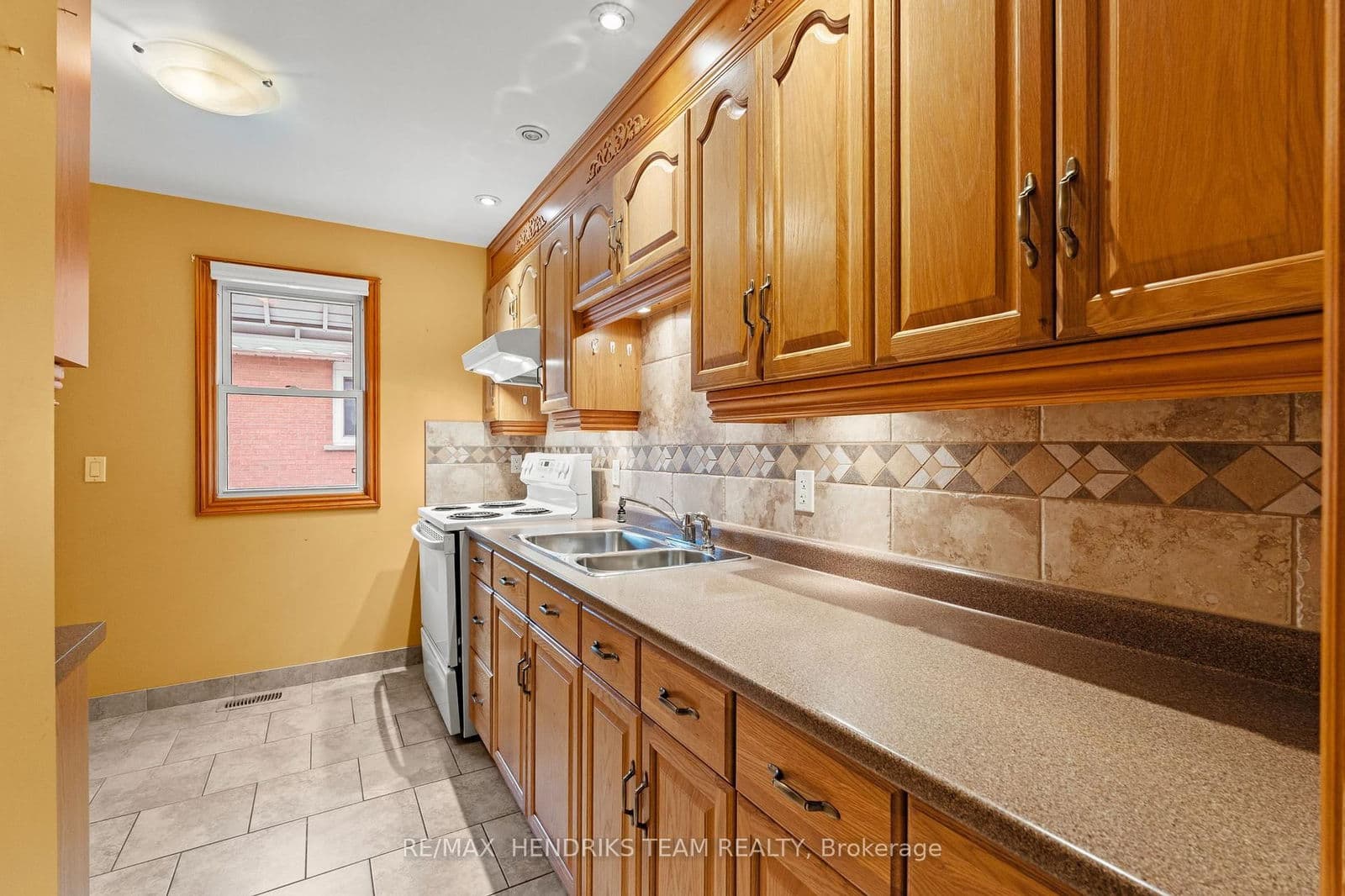 Detached at 27 Lorne Street, St. Catharines, ON - Photo 11 - RE/MAX Garden City Realty