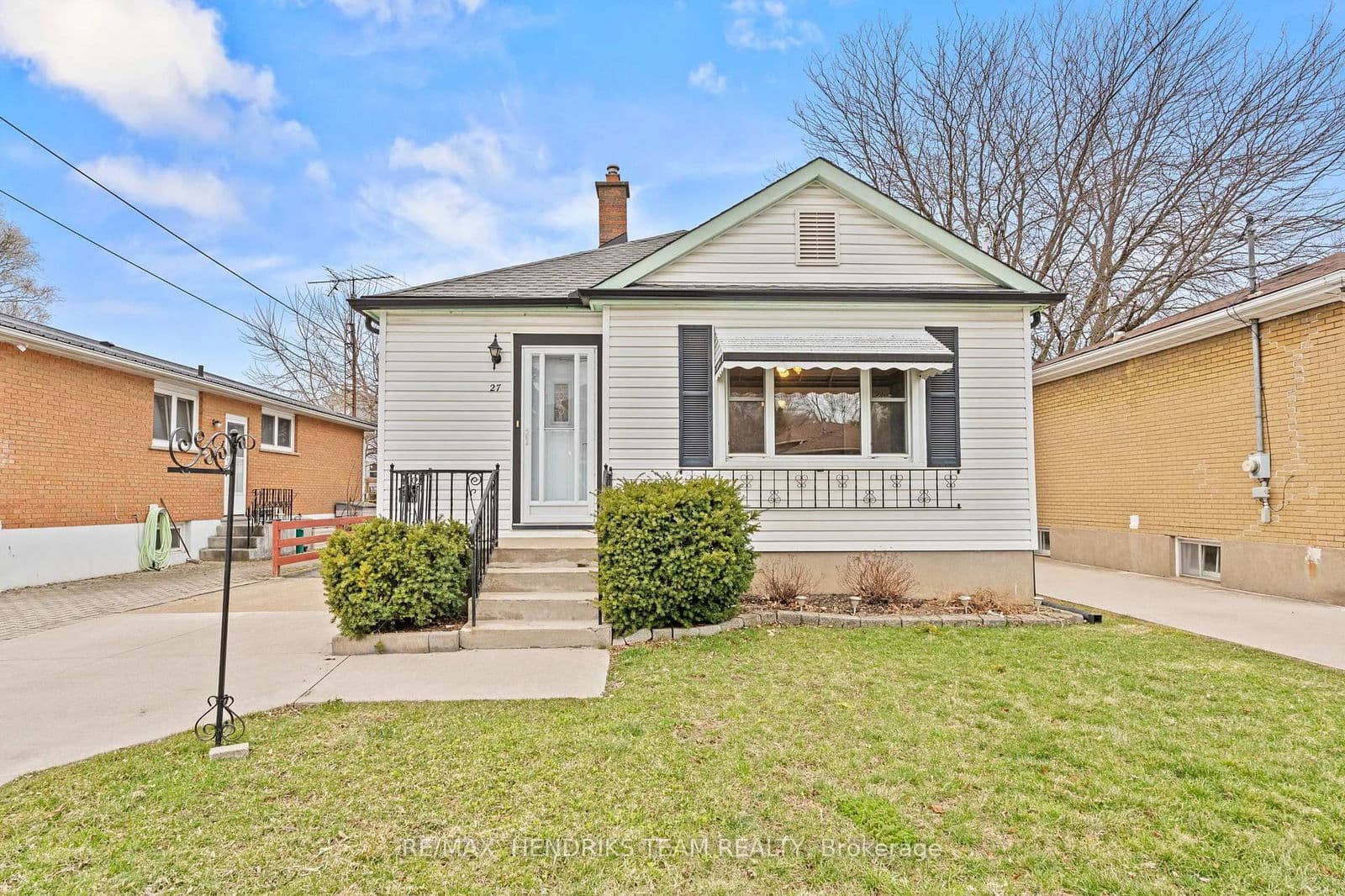 Detached at 27 Lorne Street, St. Catharines, ON - Photo 3 - RE/MAX Garden City Realty