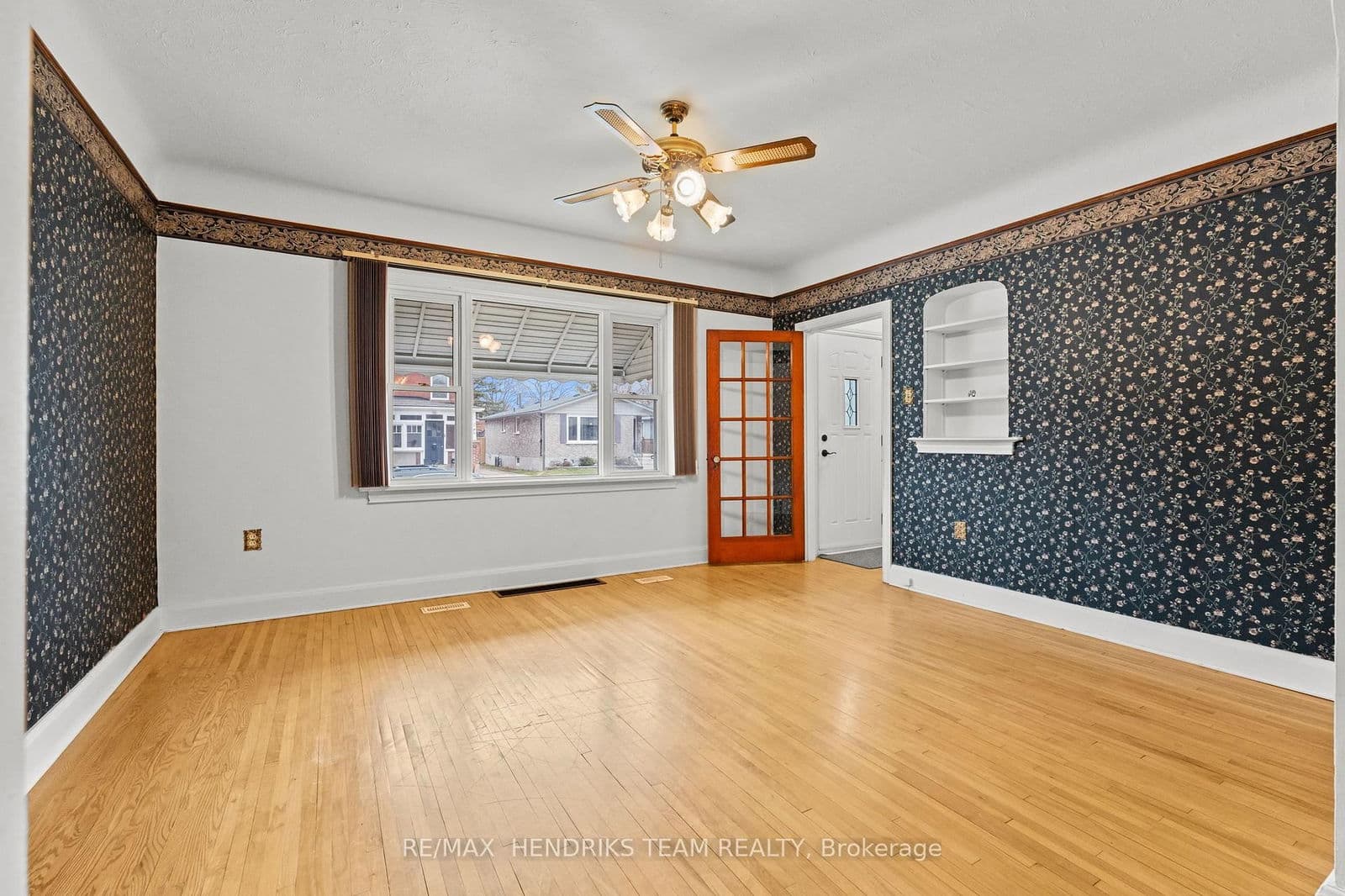 Detached at 27 Lorne Street, St. Catharines, ON - Photo 5 - RE/MAX Garden City Realty