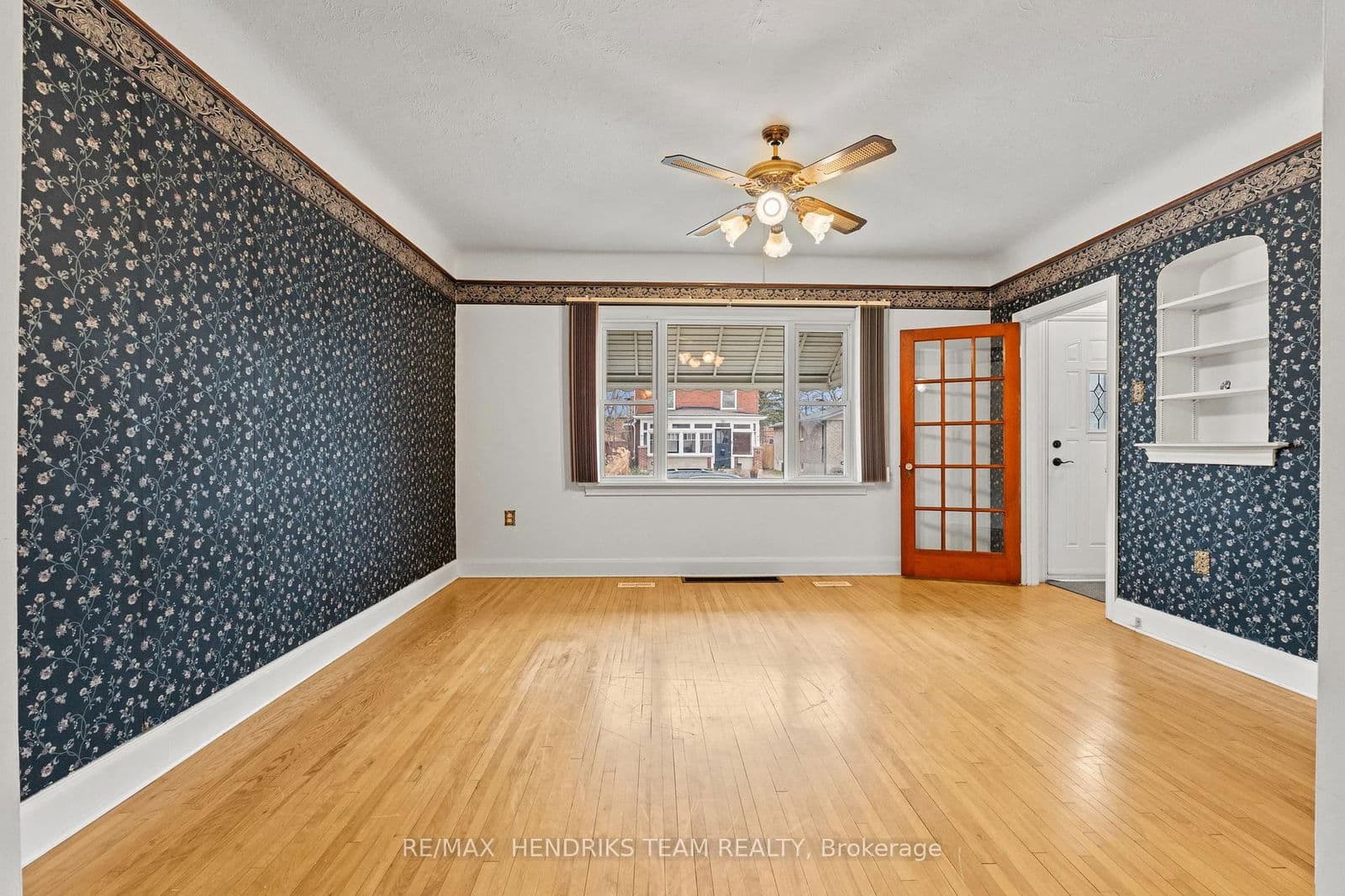 Detached at 27 Lorne Street, St. Catharines, ON - Photo 6 - RE/MAX Garden City Realty