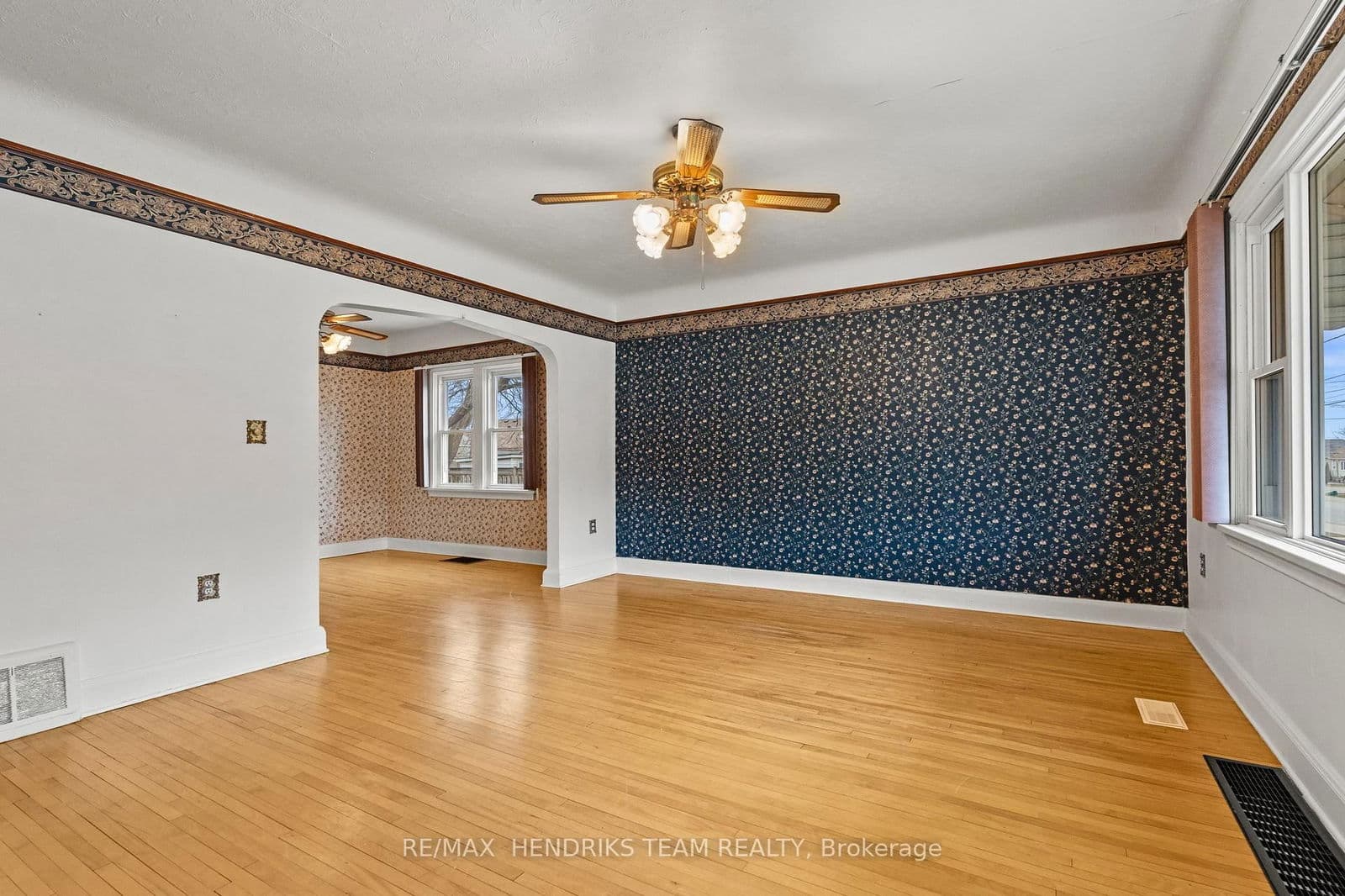 Detached at 27 Lorne Street, St. Catharines, ON - Photo 7 - RE/MAX Garden City Realty