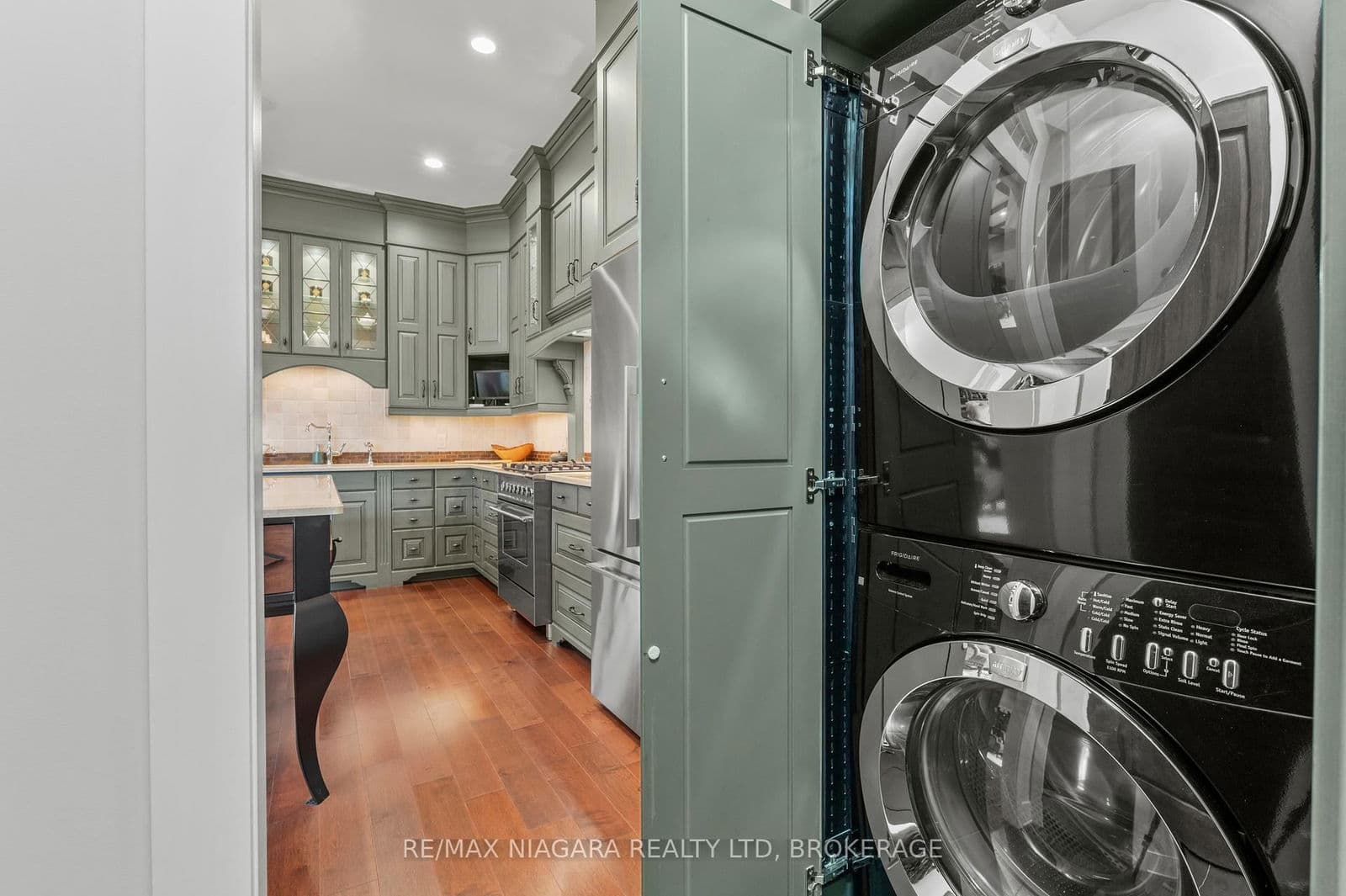 Att/Row/Townhouse at 13 COLONEL COHOE Street, Niagara-on-the-Lake, ON - Photo 14 - RE/MAX Garden City Realty