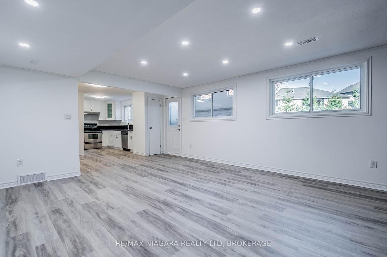 Detached at LOWER- 22 CHANTLER Road, Welland, ON - Photo 2 - RE/MAX Garden City Realty