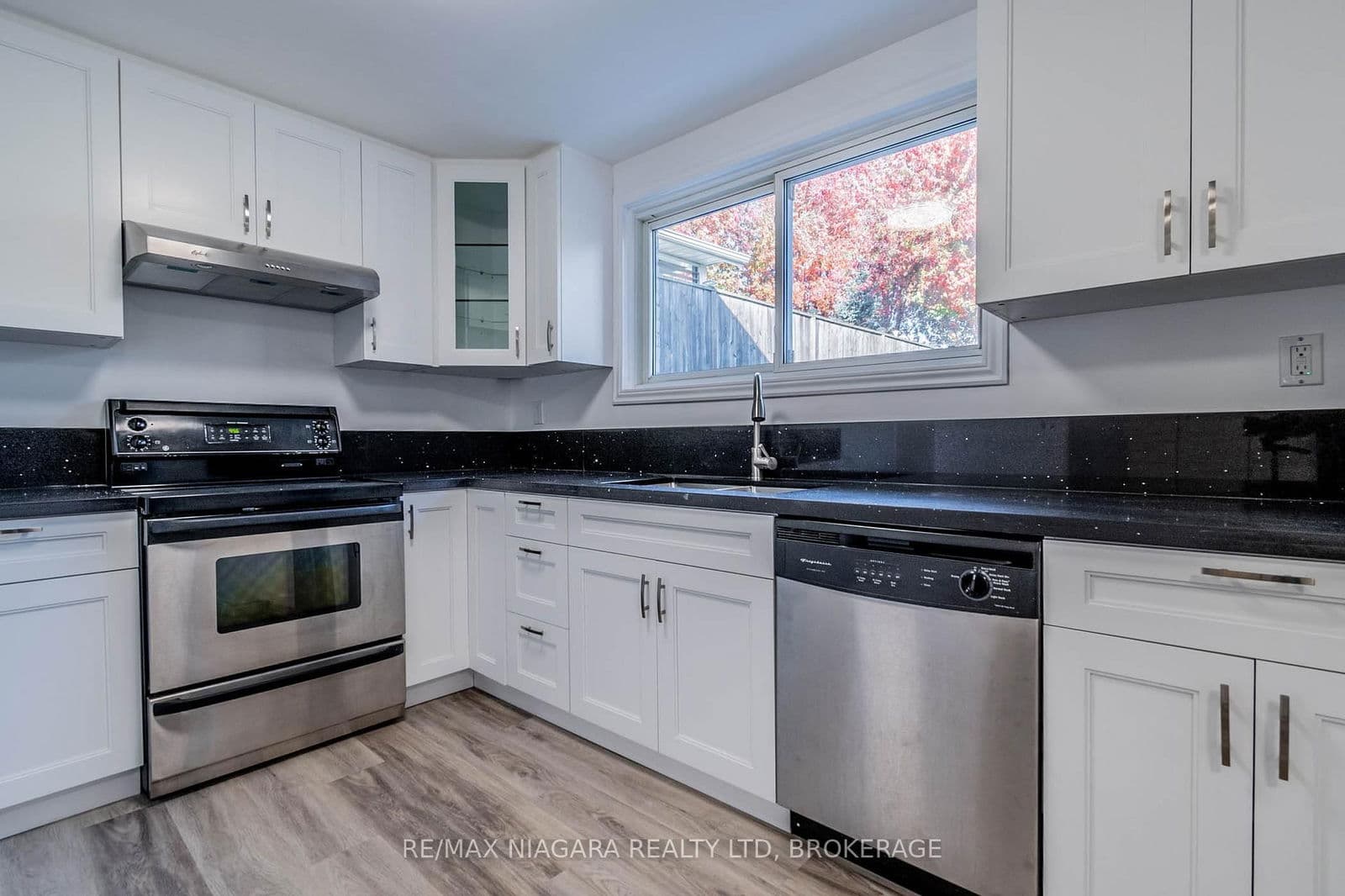 Detached at LOWER- 22 CHANTLER Road, Welland, ON - Photo 4 - RE/MAX Garden City Realty