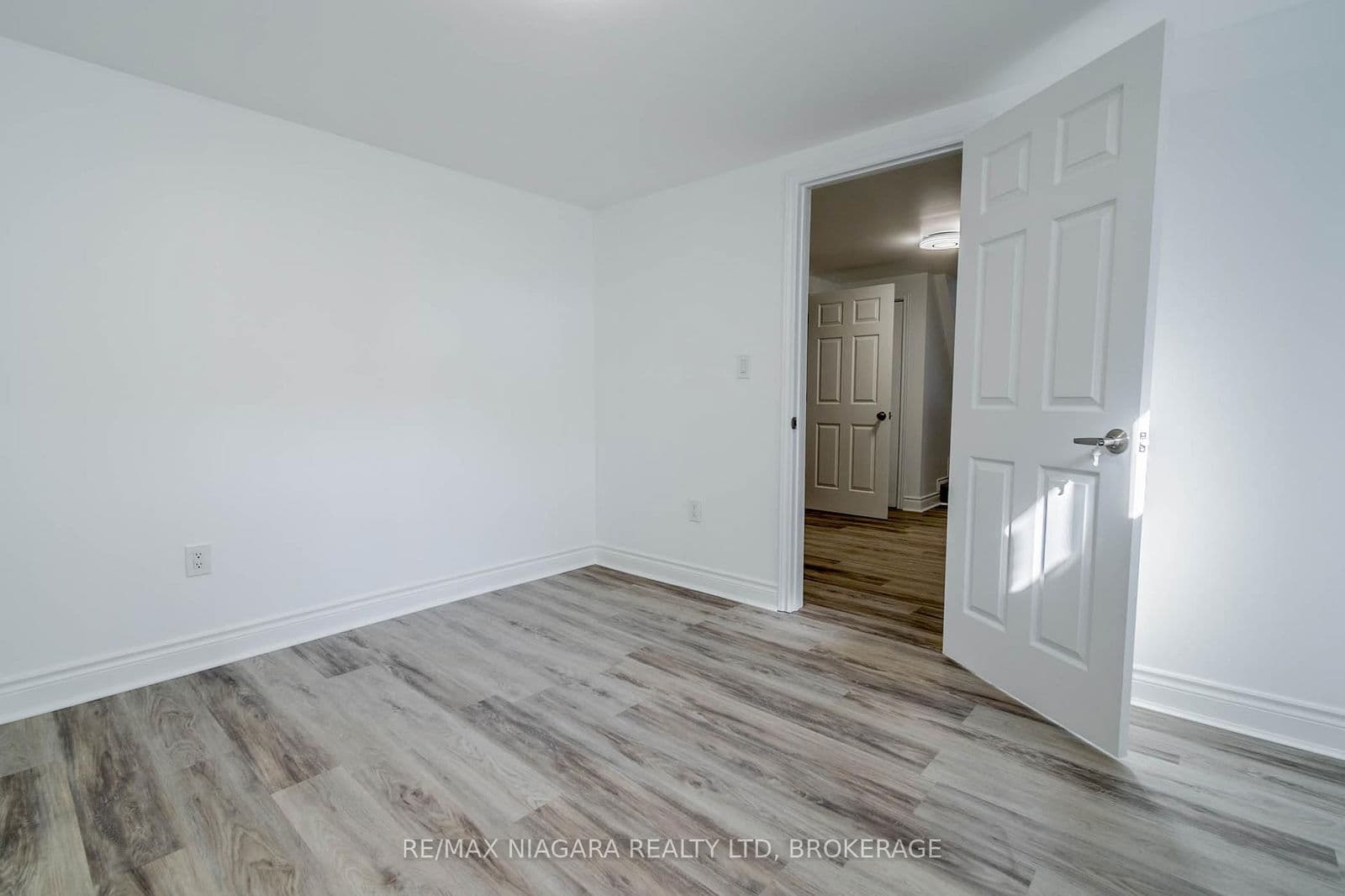 Detached at LOWER- 22 CHANTLER Road, Welland, ON - Photo 7 - RE/MAX Garden City Realty