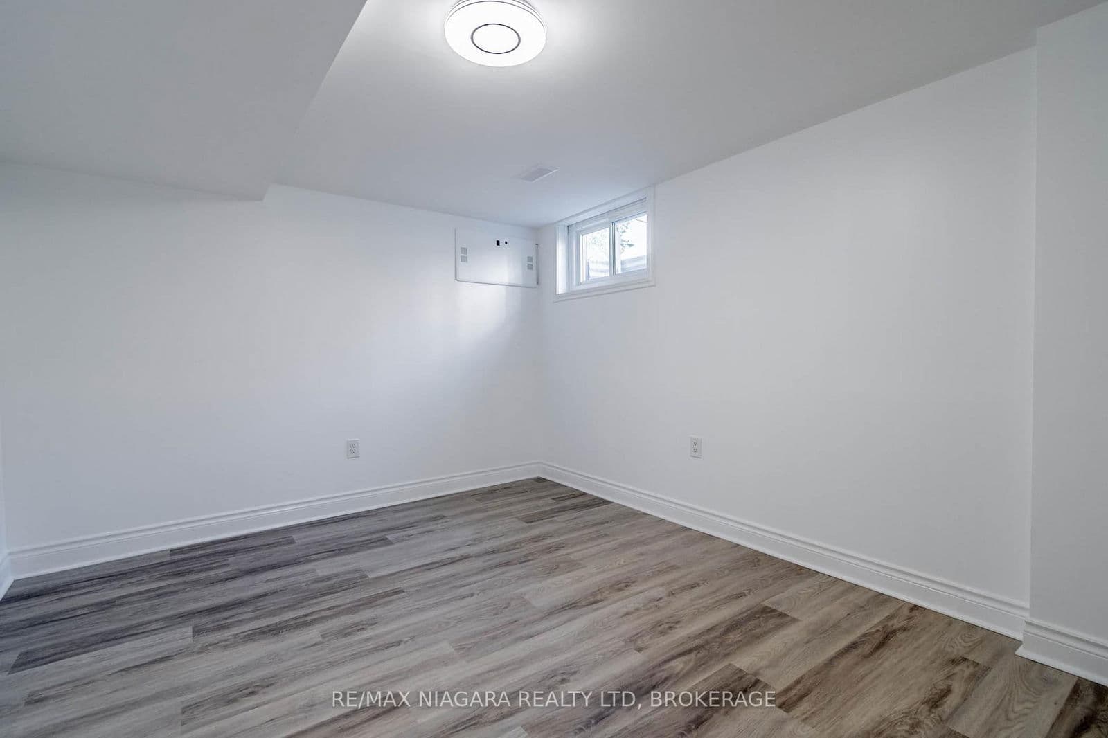 Detached at LOWER- 22 CHANTLER Road, Welland, ON - Photo 8 - RE/MAX Garden City Realty