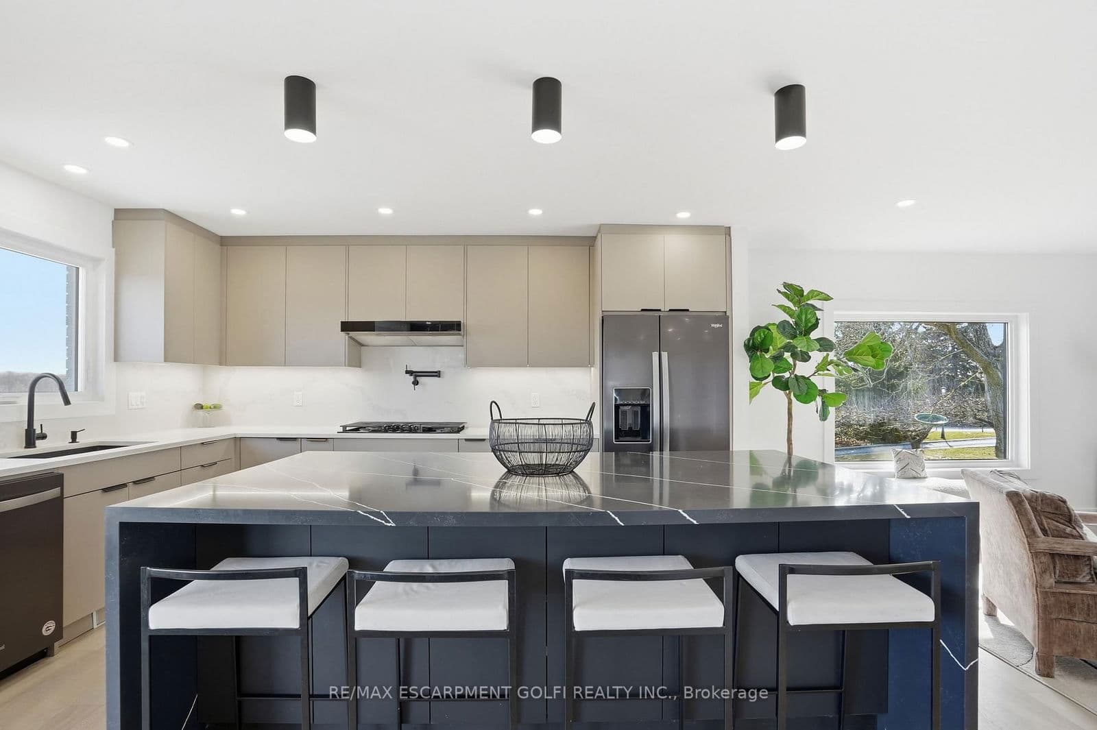 Detached at 296 Ridge Road, Grimsby, ON - Photo 10 - RE/MAX Garden City Realty