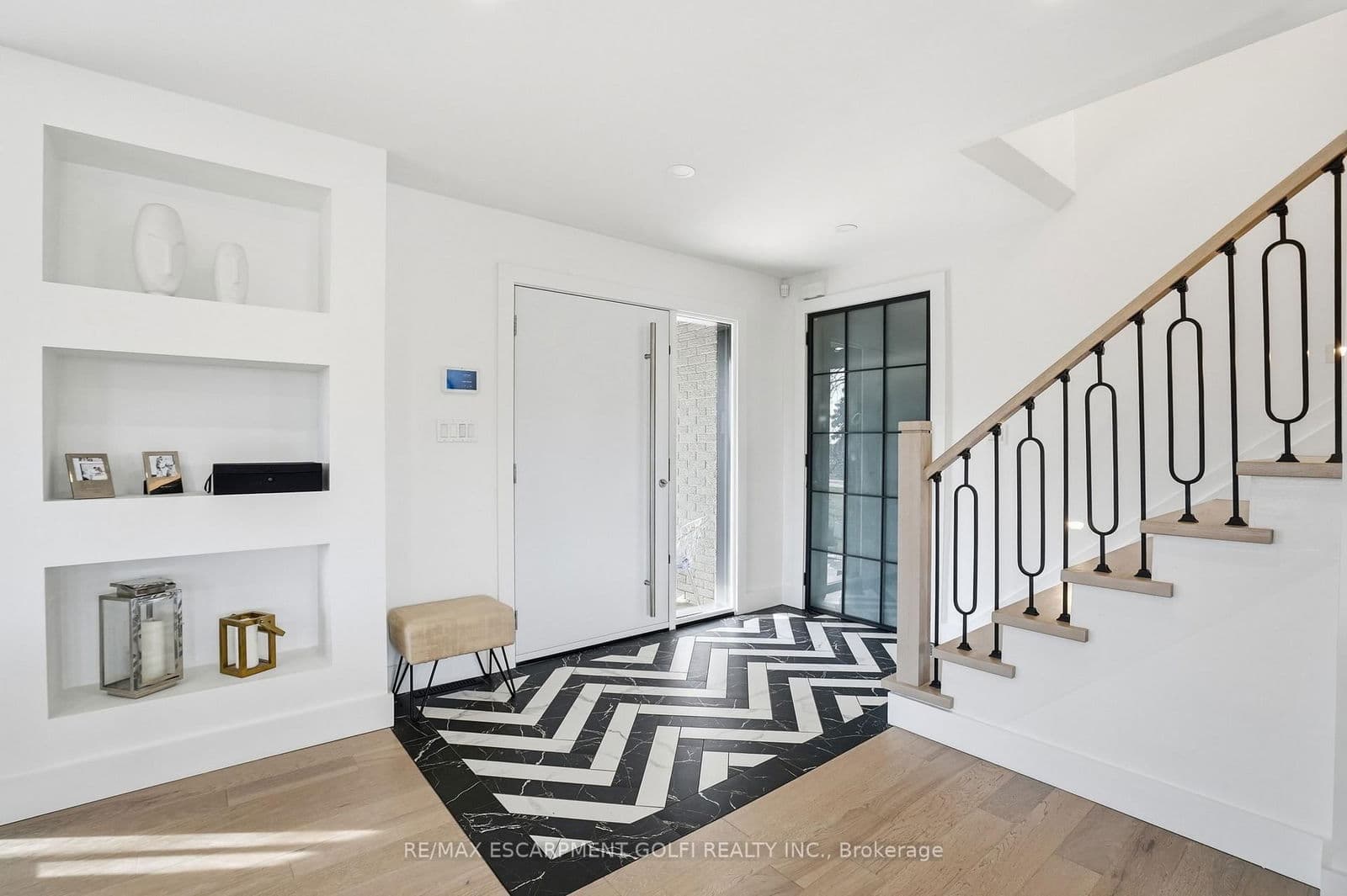 Detached at 296 Ridge Road, Grimsby, ON - Photo 3 - RE/MAX Garden City Realty