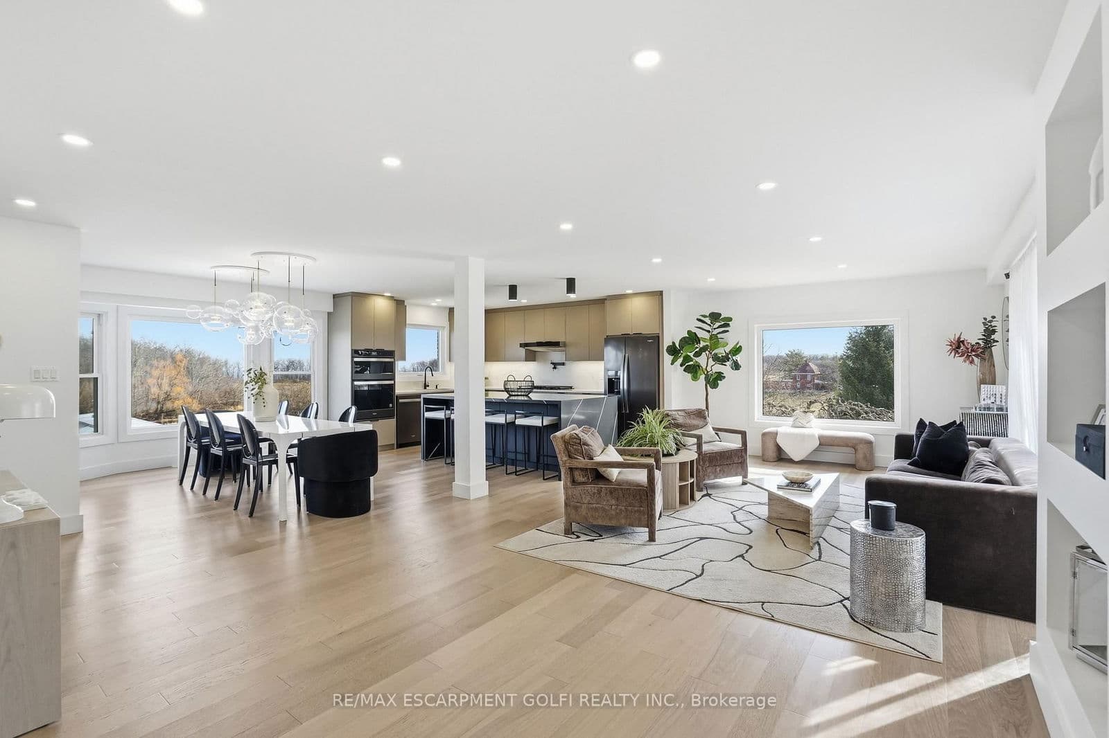 Detached at 296 Ridge Road, Grimsby, ON - Photo 4 - RE/MAX Garden City Realty