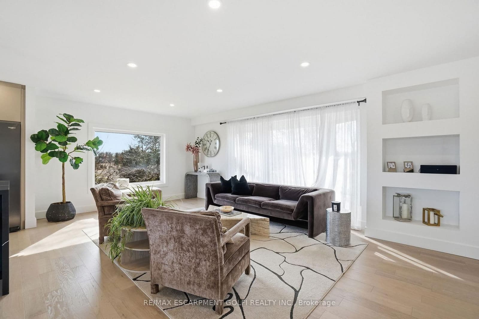 Detached at 296 Ridge Road, Grimsby, ON - Photo 5 - RE/MAX Garden City Realty