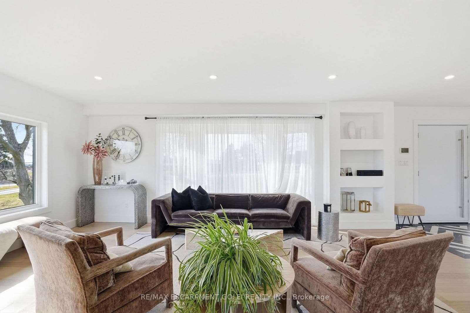 Detached at 296 Ridge Road, Grimsby, ON - Photo 7 - RE/MAX Garden City Realty