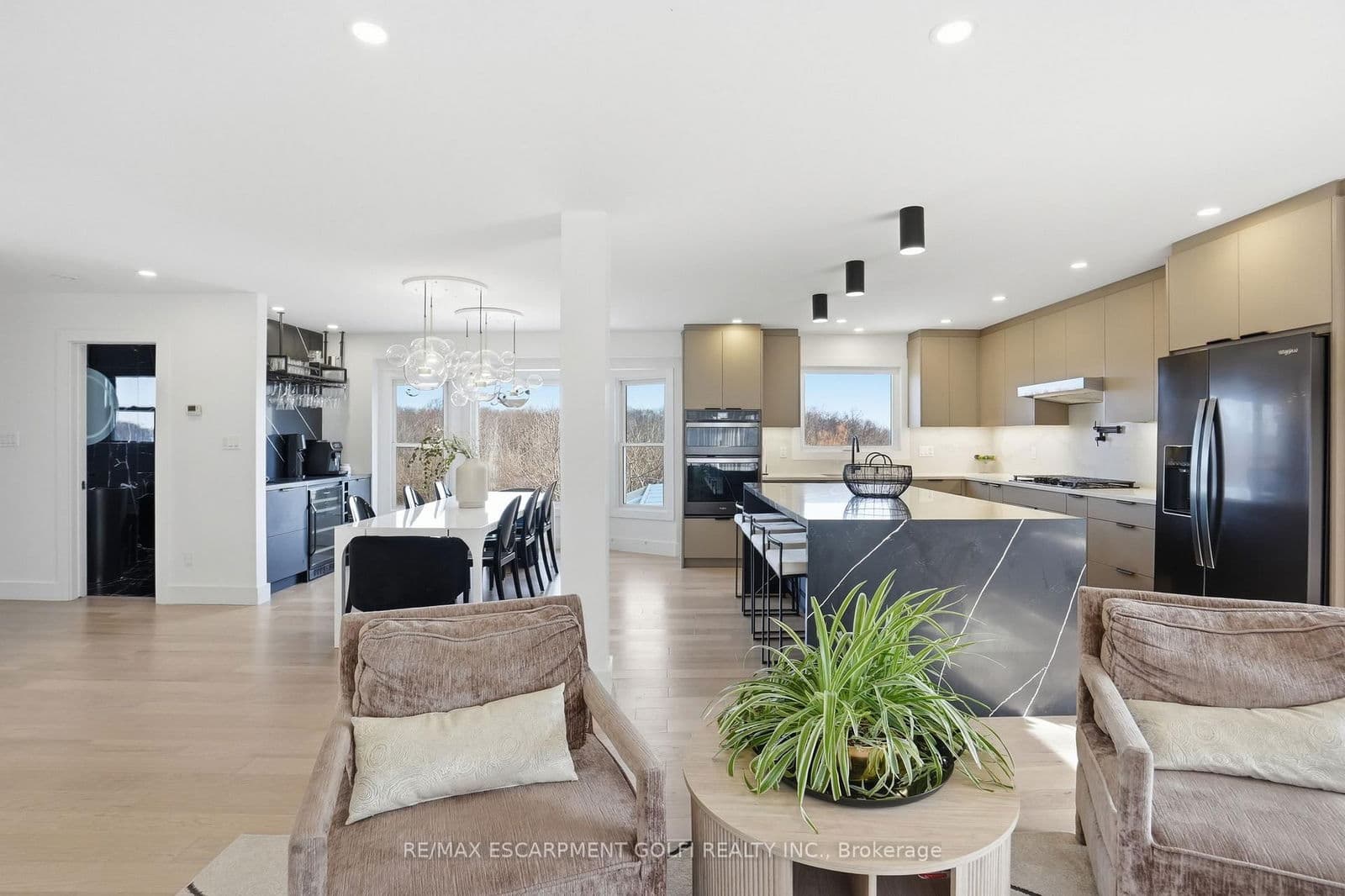 Detached at 296 Ridge Road, Grimsby, ON - Photo 8 - RE/MAX Garden City Realty