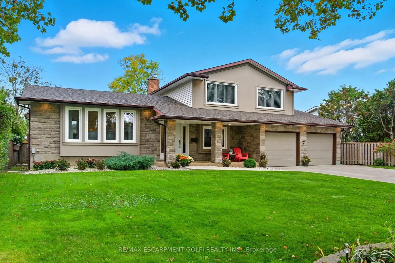 Detached at 7 Kenmore Crescent, St. Catharines, ON - Photo 1 - RE/MAX Garden City Realty