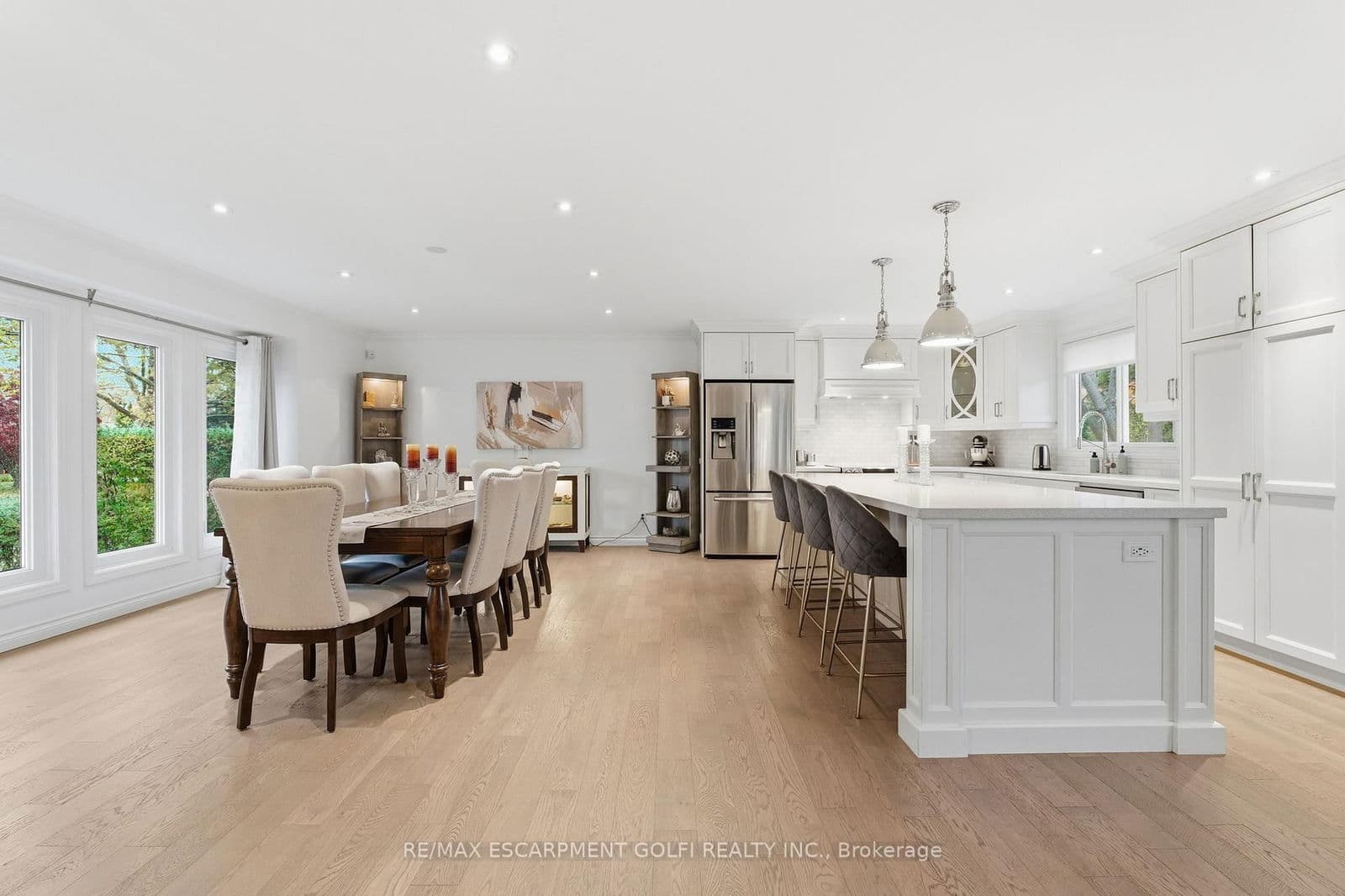 Detached at 7 Kenmore Crescent, St. Catharines, ON - Photo 4 - RE/MAX Garden City Realty