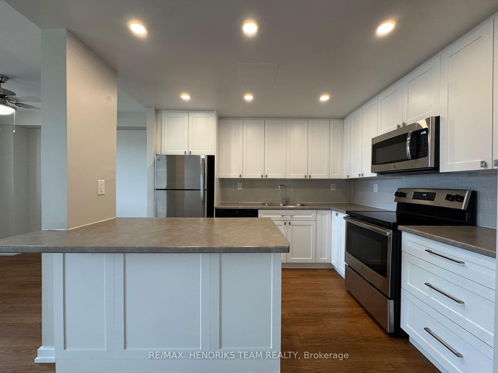 Condo Apartment at 127- 5611 Valley Way, Niagara Falls, ON - Photo 2 - RE/MAX Garden City Realty