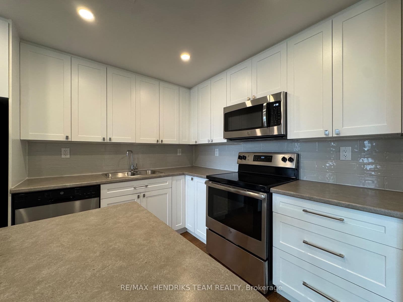 Condo Apartment at 127- 5611 Valley Way, Niagara Falls, ON - Photo 3 - RE/MAX Garden City Realty