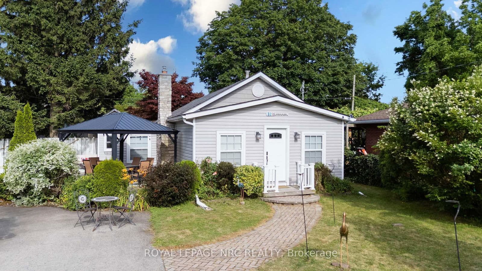 Detached at 98 Haun Road, Fort Erie, ON - Photo 1 - RE/MAX Garden City Realty