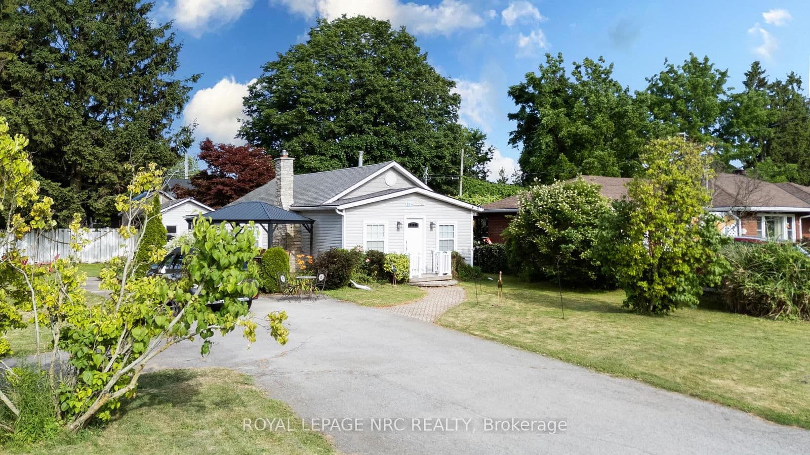 Detached at 98 Haun Road, Fort Erie, ON - Photo 2 - RE/MAX Garden City Realty