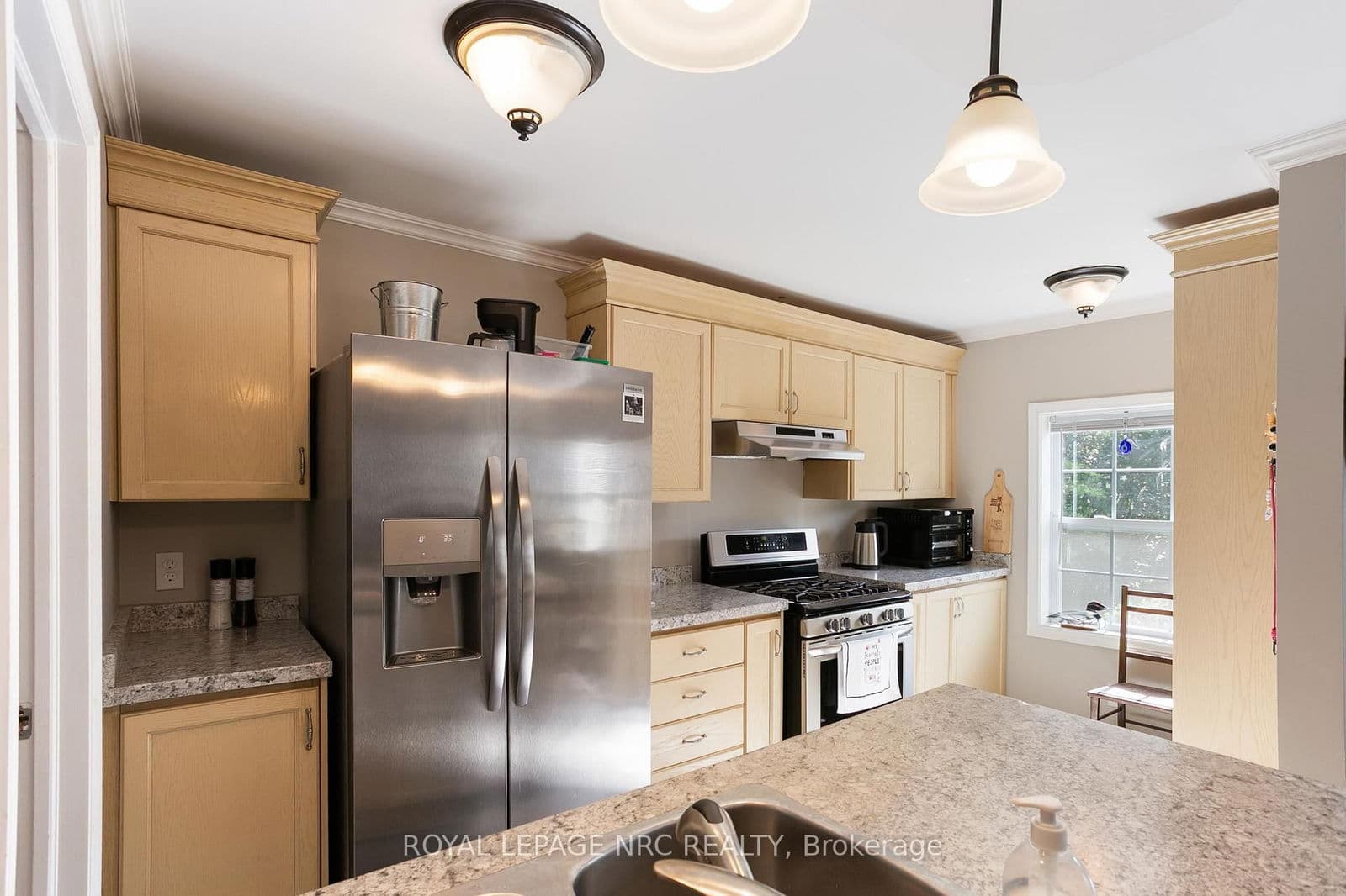 Detached at 98 Haun Road, Fort Erie, ON - Photo 4 - RE/MAX Garden City Realty