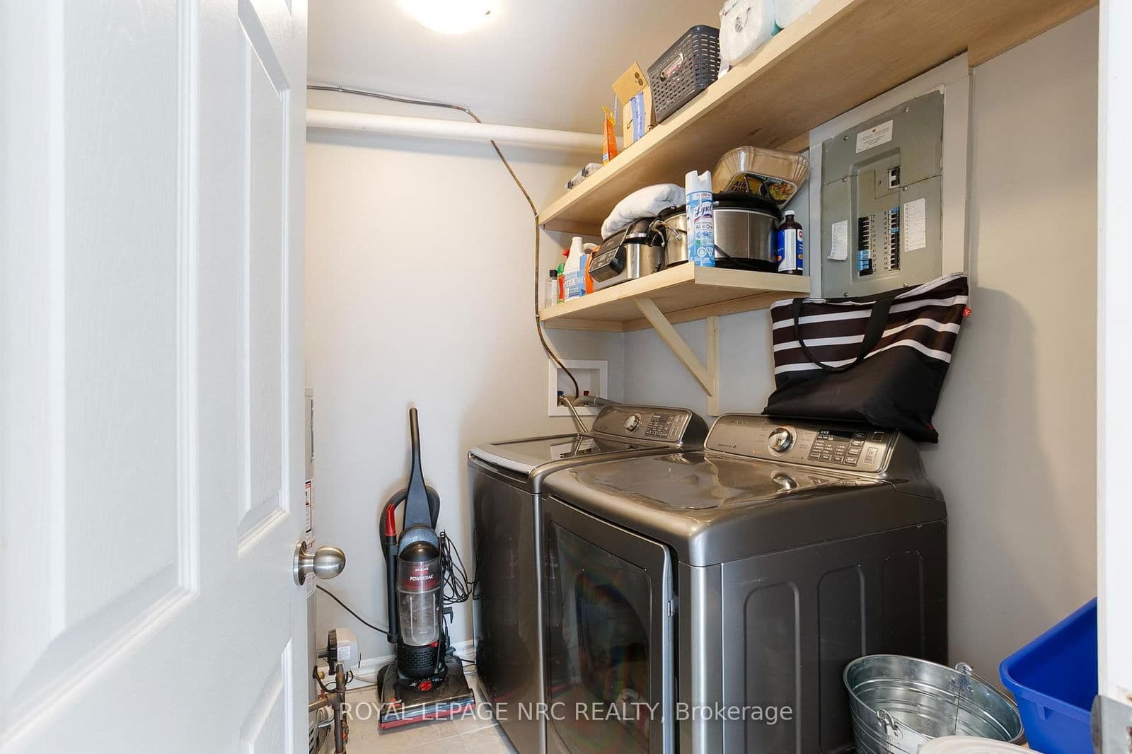 Detached at 98 Haun Road, Fort Erie, ON - Photo 5 - RE/MAX Garden City Realty