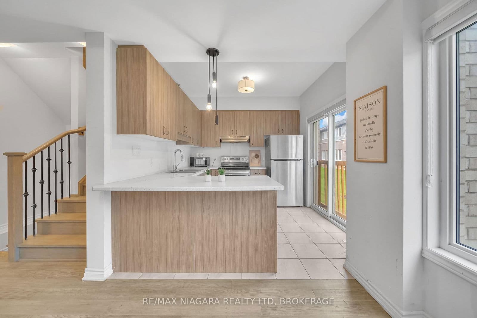 Condo Townhouse at 120 Renfrew Trail, Welland, ON - Photo 7 - RE/MAX Garden City Realty