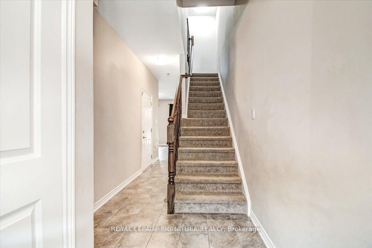 Att/Row/Townhouse at 68 Esplanade Lane, Grimsby, ON - Photo 6 - RE/MAX Garden City Realty