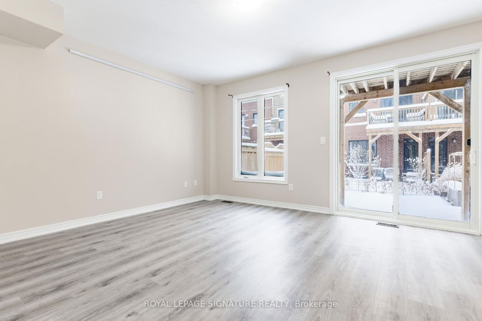 Att/Row/Townhouse at 68 Esplanade Lane, Grimsby, ON - Photo 7 - RE/MAX Garden City Realty