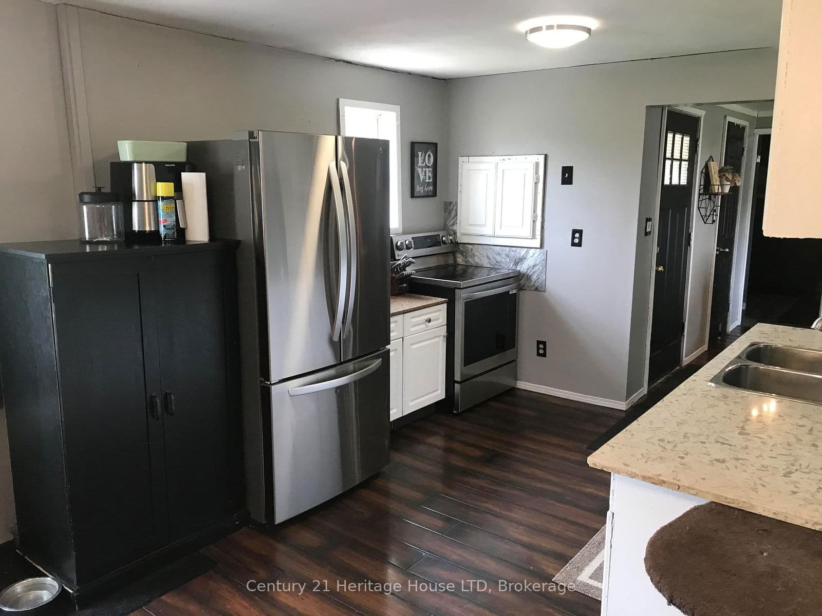 Detached at 223 Bernard Avenue, Fort Erie, ON - Photo 5 - RE/MAX Garden City Realty