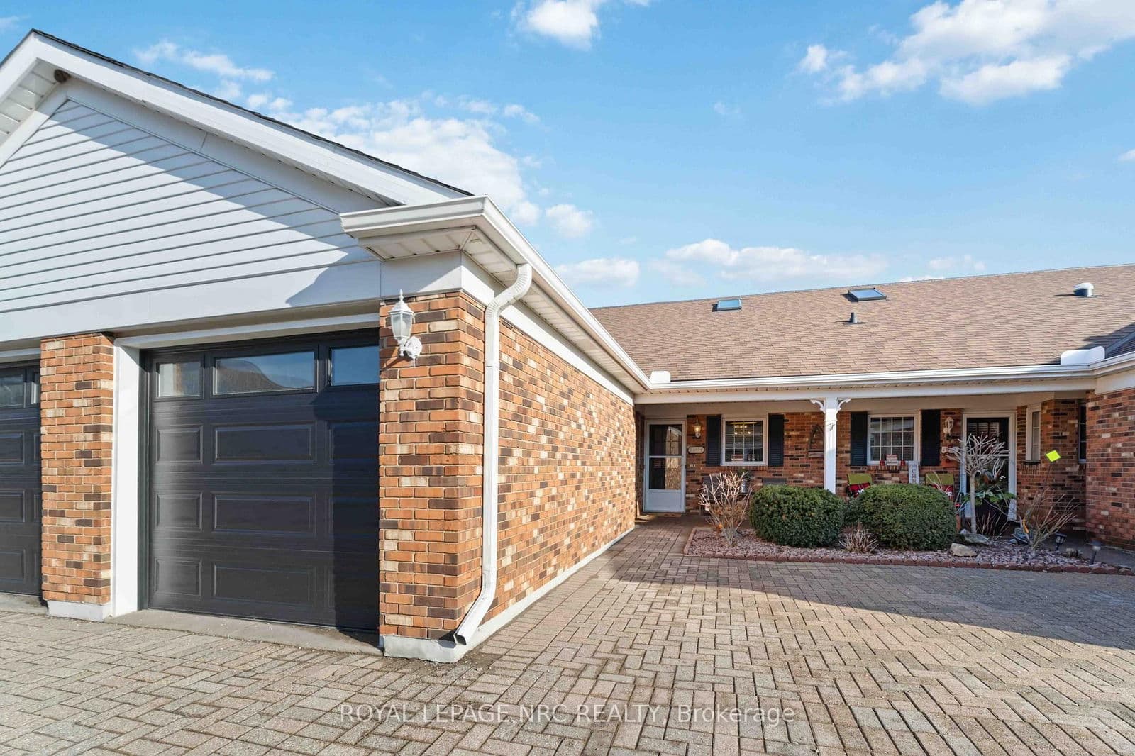 Condo Townhouse at 8- 4115 Apple Blossom Lane, Lincoln, ON - Photo 2 - RE/MAX Garden City Realty