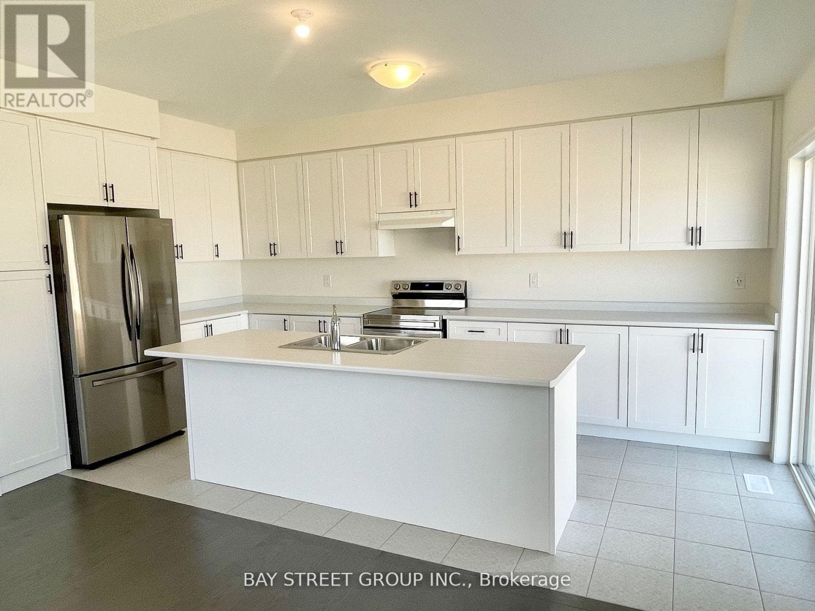 Single Family at 160 William Booth Avenue, Newmarket (Woodland Hill), Ontario - Photo 4 - RE/MAX Garden City Realty