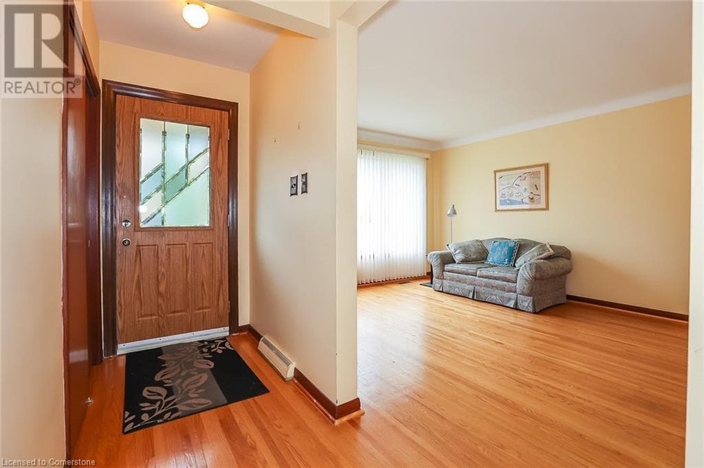 Single Family at 5750 HODGSON Avenue, Niagara Falls, Ontario - Photo 5 - RE/MAX Garden City Realty