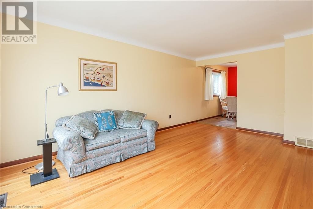 Single Family at 5750 HODGSON Avenue, Niagara Falls, Ontario - Photo 8 - RE/MAX Garden City Realty