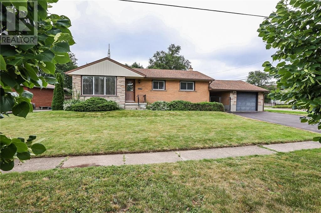 Single Family at 5750 HODGSON Avenue, Niagara Falls, Ontario - Photo 2 - RE/MAX Garden City Realty