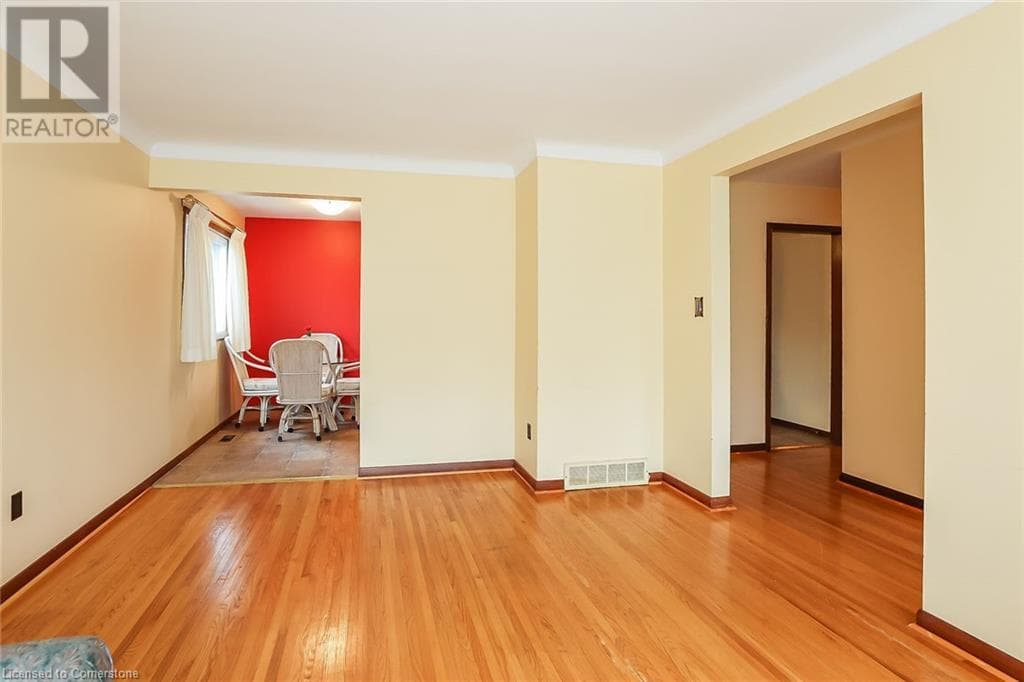 Single Family at 5750 HODGSON Avenue, Niagara Falls, Ontario - Photo 9 - RE/MAX Garden City Realty