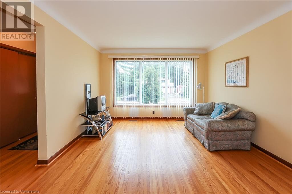 Single Family at 5750 HODGSON Avenue, Niagara Falls, Ontario - Photo 7 - RE/MAX Garden City Realty