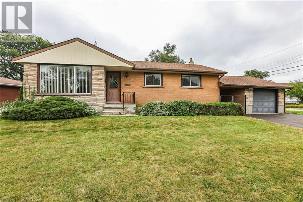 Single Family at 5750 HODGSON Avenue, Niagara Falls, Ontario - Photo 3 - RE/MAX Garden City Realty