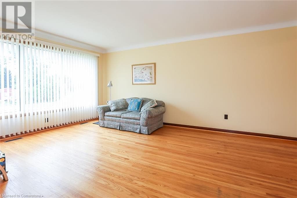 Single Family at 5750 HODGSON Avenue, Niagara Falls, Ontario - Photo 6 - RE/MAX Garden City Realty