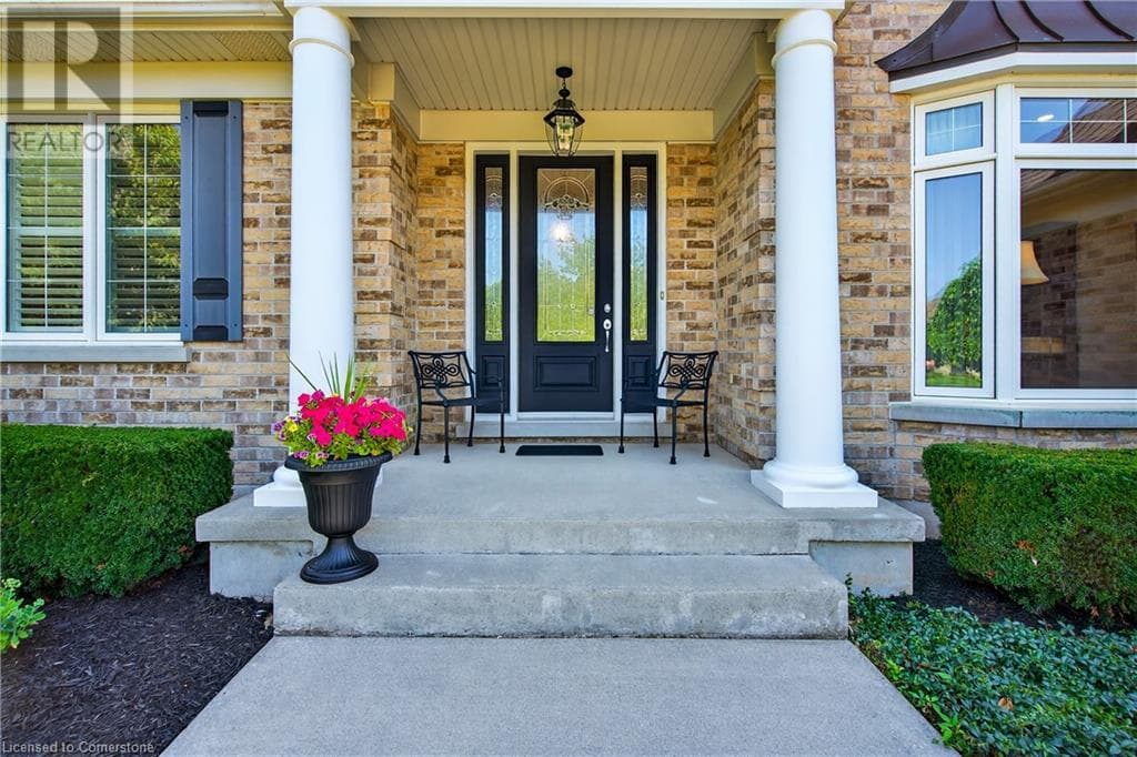 Single Family at 6786 CHRISTINE Court, Niagara Falls, Ontario - Photo 4 - RE/MAX Garden City Realty