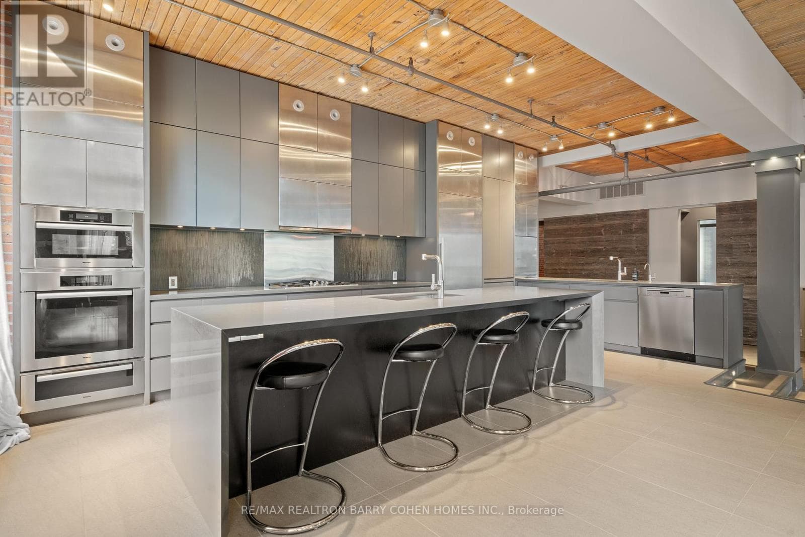 Single Family at 300- 468 Wellington Street, Toronto (Waterfront Communities), Ontario - Photo 9 - RE/MAX Garden City Realty