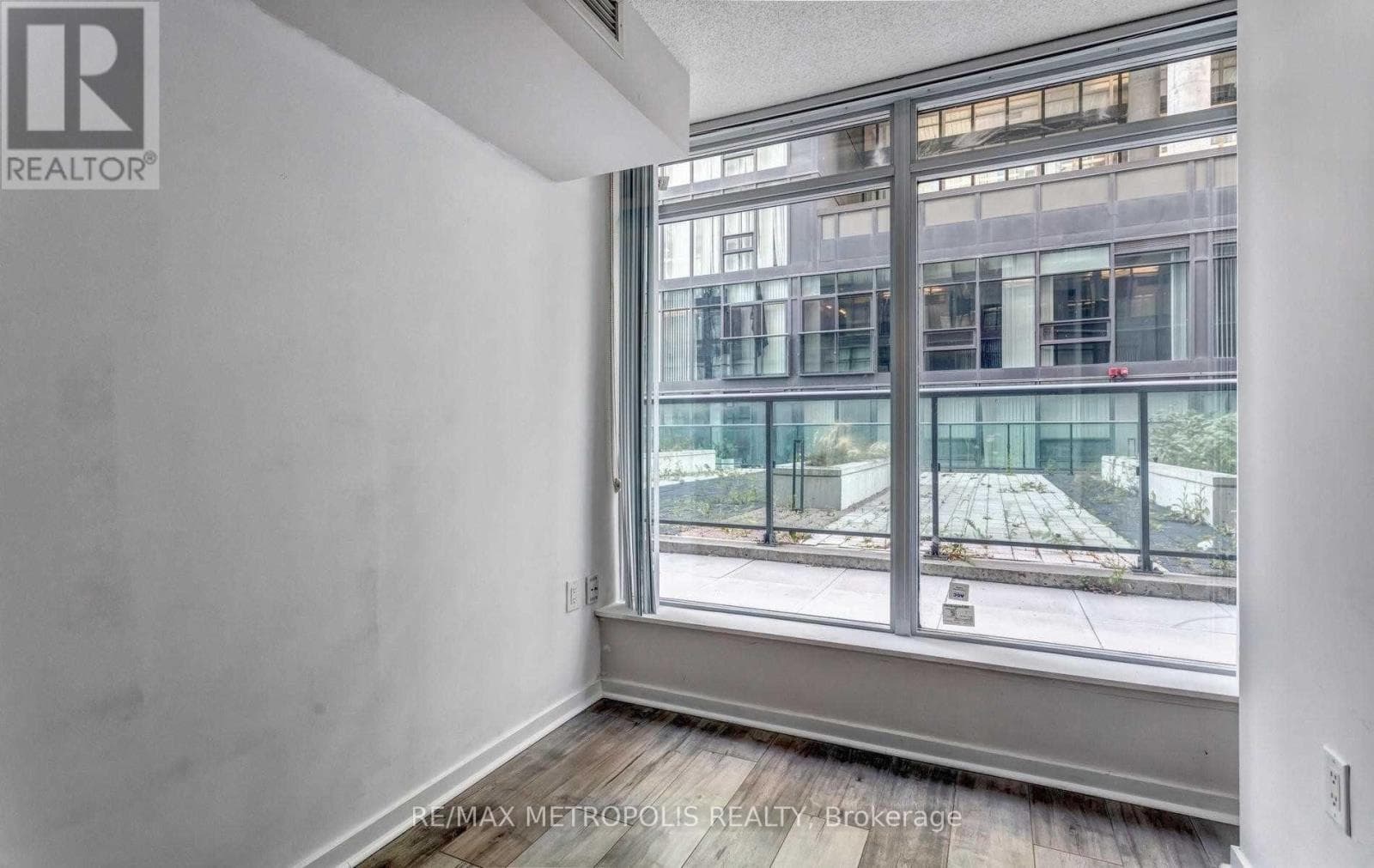 Single Family at 712E- 36 Lisgar Street, Toronto (Little Portugal), Ontario - Photo 10 - RE/MAX Garden City Realty