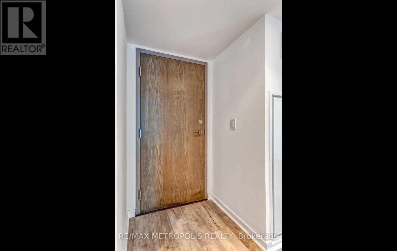 Single Family at 712E- 36 Lisgar Street, Toronto (Little Portugal), Ontario - Photo 4 - RE/MAX Garden City Realty