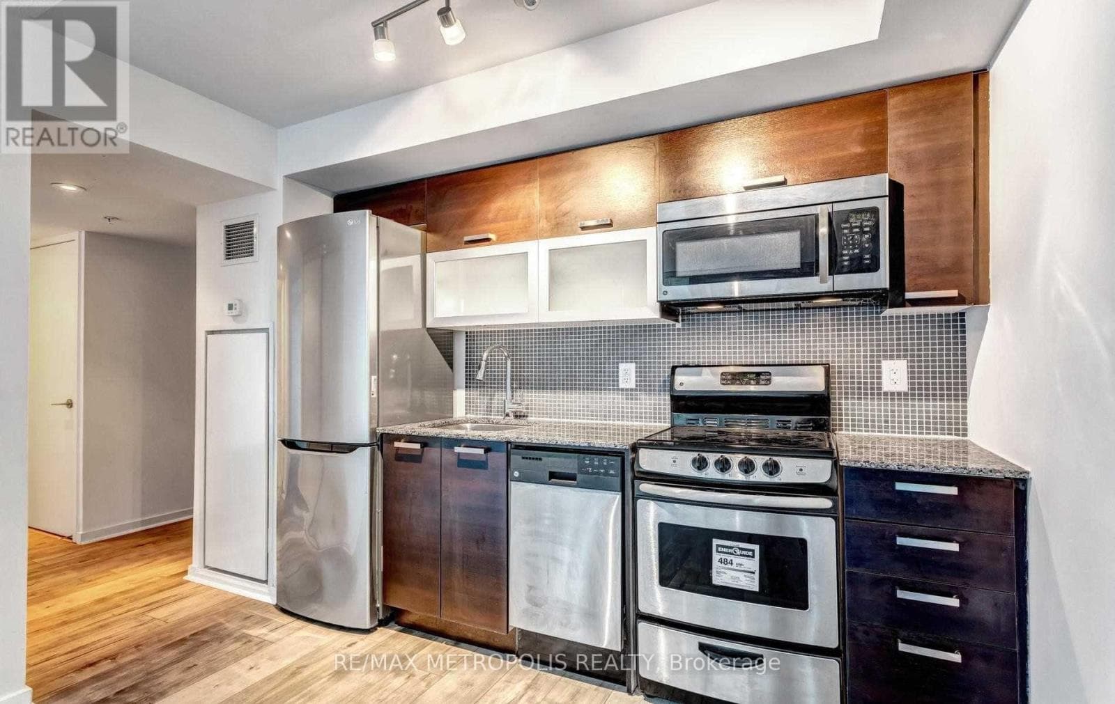 Single Family at 712E- 36 Lisgar Street, Toronto (Little Portugal), Ontario - Photo 5 - RE/MAX Garden City Realty