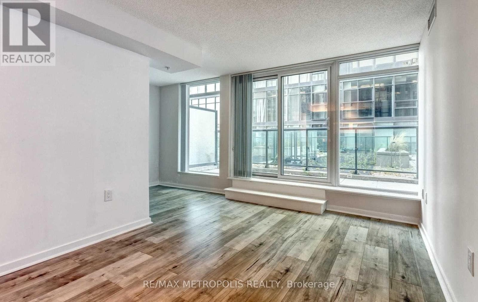Single Family at 712E- 36 Lisgar Street, Toronto (Little Portugal), Ontario - Photo 8 - RE/MAX Garden City Realty